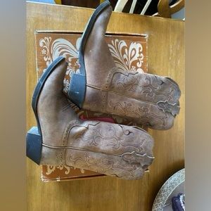 Women’s Justin brand leather cowboy boots